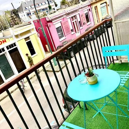 Les Pieds Dans L'eau